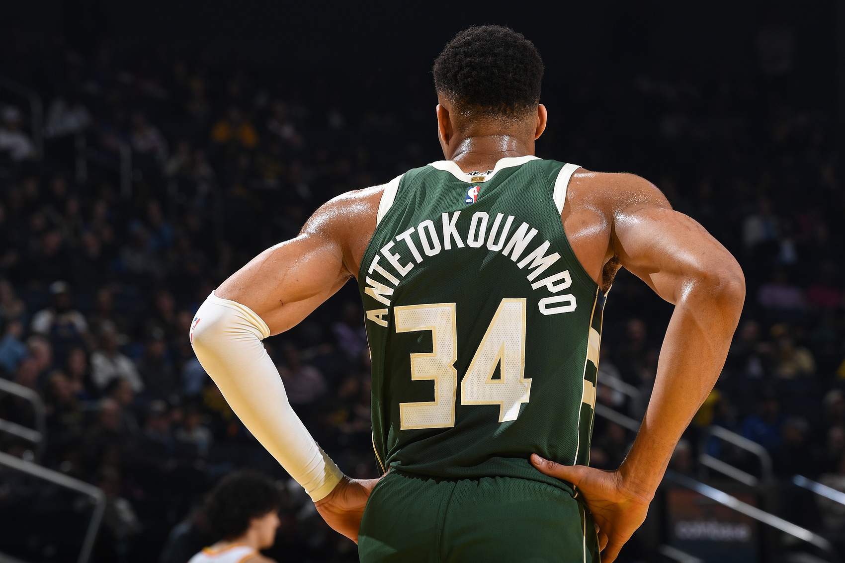 九游游戏-雄鹿该拼死留住字母哥🦌独行侠火箭马刺给再高的报价也不能妥协