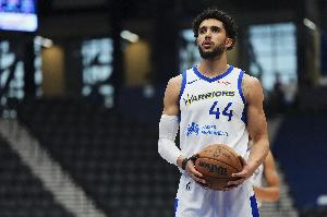 可圈可点！杰克逊-罗10中6拿到13分8板2断2帽 正负值+12