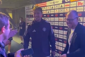 九游游戏-希望无大碍霍伊伦赛后离开球场时腿绑冰袋