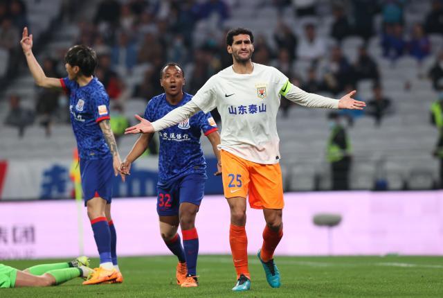 九游APP-一人遭禁赛泰山两战全败遇进球荒 费莱尼也不管用