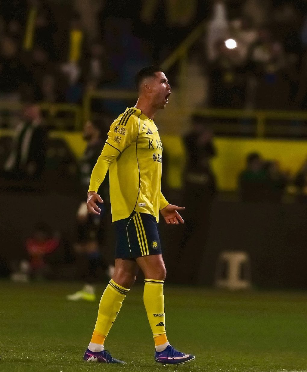 C罗躲球！越位！跳水！0进球0助攻！评分接近全场垫底！